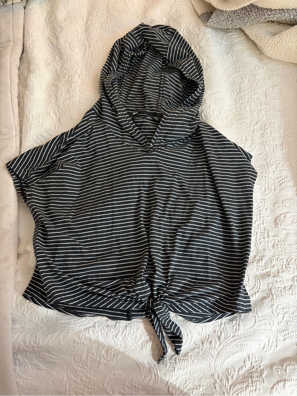 Women's Hooded Tie-Front Stripe Top - Blackish Grey/White Lulu size 4-6